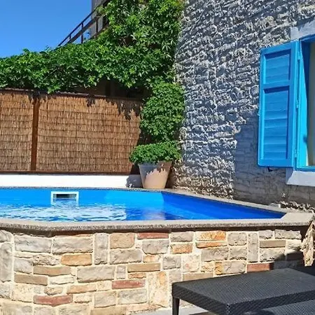 Haus Weisse Feder, Beheizter Pool, Wifi بيروغ